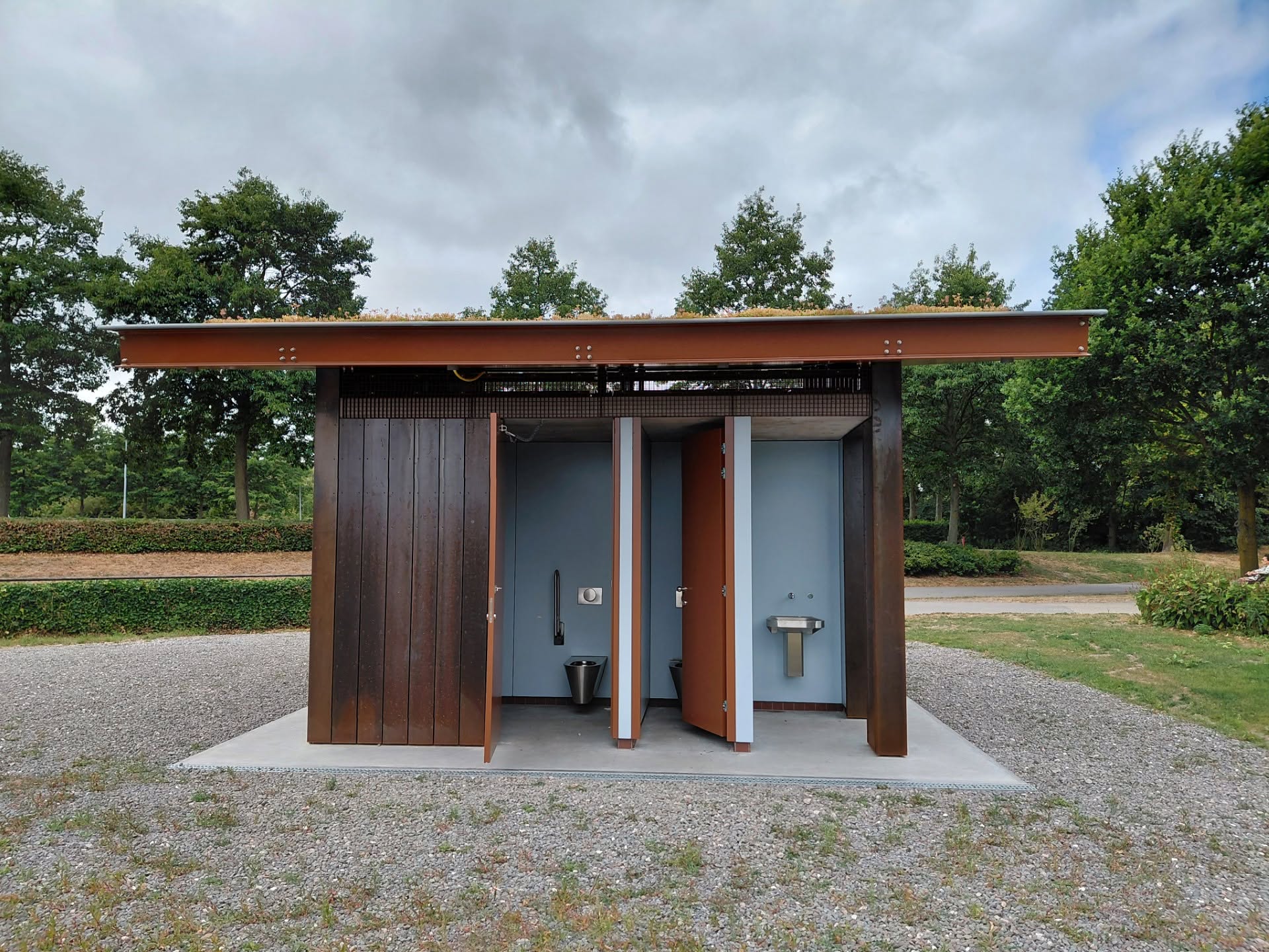 Foto: toegankelijk toiletgebouw in Haarlemmerbos